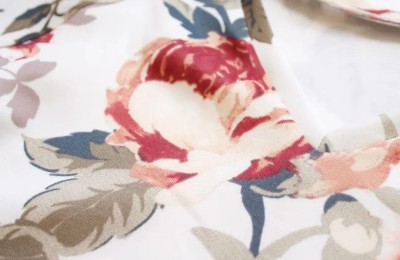 There are several techniques for T-shirt necklines (T-shirt neckline sewing methods)