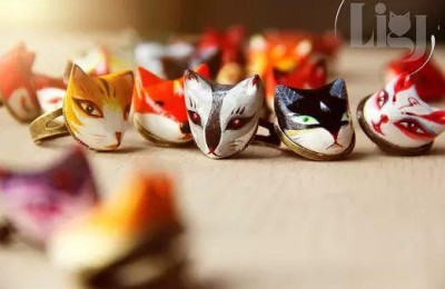 What paint to use for hand-painted T-shirts (maybe you need a can of acrylic paint)