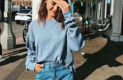 How to wear a sweatshirt with street style (sweatshirt paired with trousers gives a cool and handsome street feel)