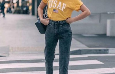 What pants to match with a yellow T-shirt (yellow T-shirts are very eye-catching with these four combinations)