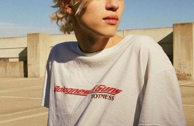 What are the characteristics of cultural shirts (Which is better for custom-made cultural shirts in summer, T-shirts or Polo?)