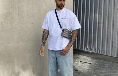 How to wear a T-shirt (this way is worth trying to easily create different charms)