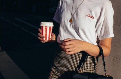 What to wear with a white T-shirt (there are several ways to wear a white T-shirt)