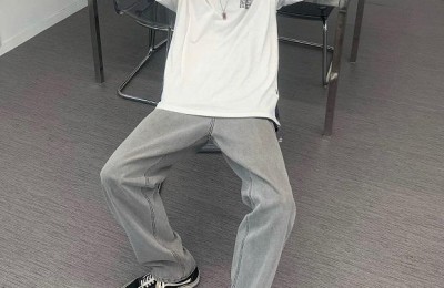There are several tips on how to wear T-shirts (I’ll give you the universal rules for dressing up)
