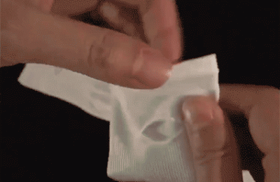 What are ice sleeves made of (people wear them on the street in summer, don’t they feel hot?)