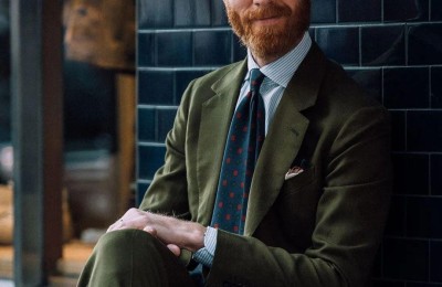 What color clothes are suitable for men with wheat-colored skin? (Everyone who sees a high-class and stylish person praises his youth)