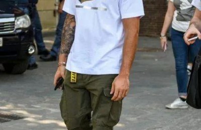 There are several types of T-shirts (do you wear any of these 4 styles?)