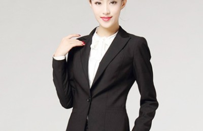How do teachers dress? Customized teacher clothing is fashionable and decent.