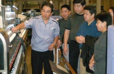 Inspiration from Japanese business attire: Let the people doing the work smile (pictures)