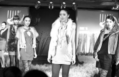 Pictures and texts on professional attire production: low-cost clothing customization has created a big industry