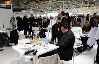 Professional attire: A delegation of Chinese business attire entrepreneurs visited Europe with perfect success