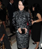 Mok Wenwei The lace cheongsam is very luxurious