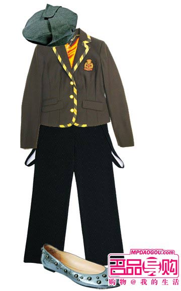 Wide-leg pants can also be worn out of campus style