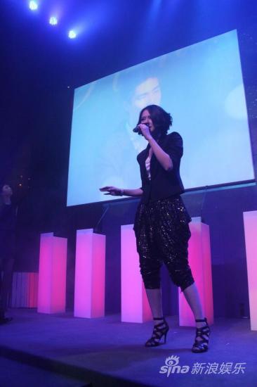 Qi Wei and Yuan Chengjie appear at the fashionable party on the Bund No. 18 to set another example