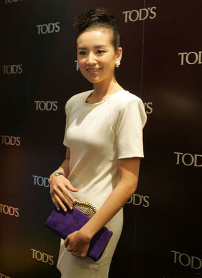 The shrug design is suitable for weak auras.  ol