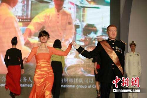 Chinese and foreign national costumes and costumes sparkle with civilization China Tourism  Business Wear Show Contest