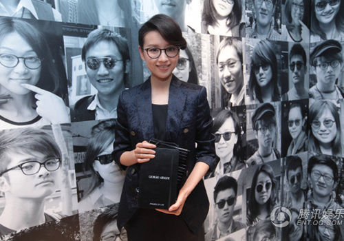 Round-framed glasses are still a small face  Beauties can wear them effectively.