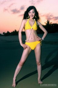 Jiang Hong's sunny beach photo released_bikini show